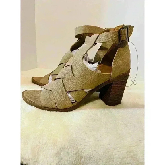 Universal Thread Women’s Auburn block heels - Picture 4 of 7